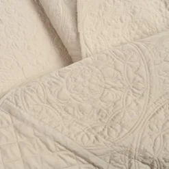 Medallion Scallop Oversized Embroidered Bedspread Set - Lush Décor -Beautiful House GUEST 28d4dbd1 0ca0 4455 bfb8 86dbfc69abbe