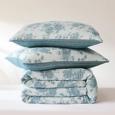 Lush Décor Rose Garden Pick Stitch Jacquard Matelasse Coverlet Blue 4 Lush Décor Rose Garden Pick Stitch Jacquard Matelasse Coverlet Blue - Image 4