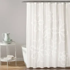 Single Ruffle Flower Shower Curtain - Lush Décor -Beautiful House GUEST c3b28261 86fc 4f62 9ba5 3569d125099e