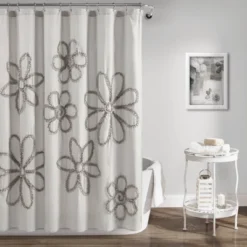 Single Ruffle Flower Shower Curtain - Lush Décor -Beautiful House GUEST d1cc2373 7776 435e bcb6 2904a7d15296