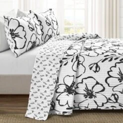 Scandinavian Floral Quilt Set - Lush Décor
