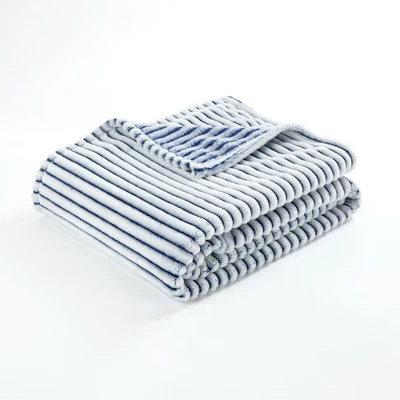 Lush Décor 50"x60" Super Cozy Ultra Soft Ribbed Faux Fur Throw 4 Lush Décor 50"x60" Super Cozy Ultra Soft Ribbed Faux Fur Throw - Image 4